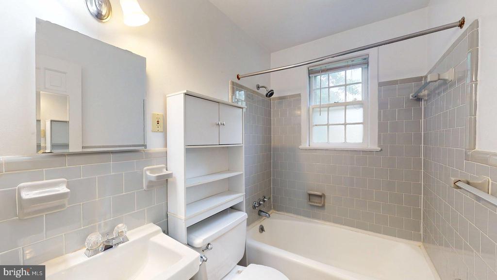 15 E CUSTIS AVE