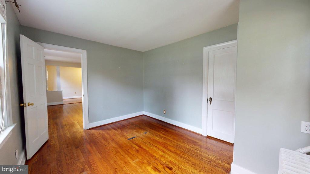 15 E CUSTIS AVE