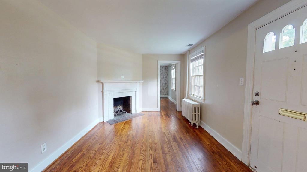 15 E CUSTIS AVE