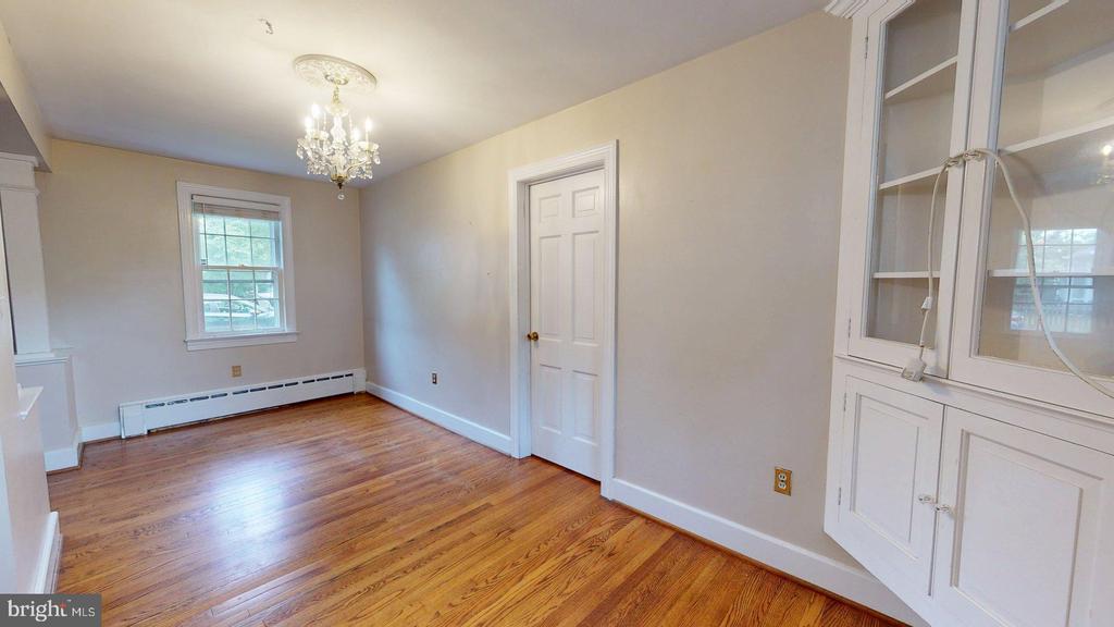 15 E CUSTIS AVE