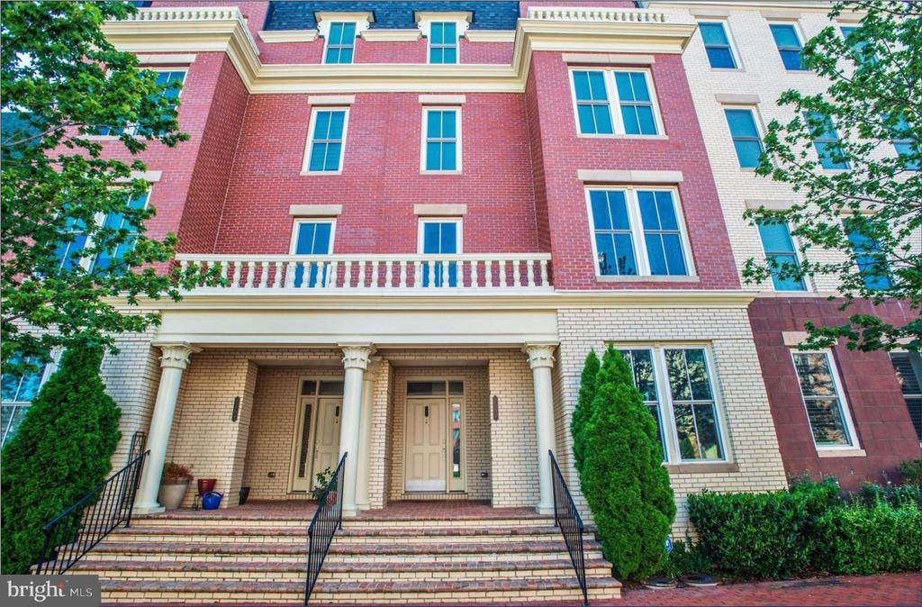 2107 MAIN LINE BLVD #101