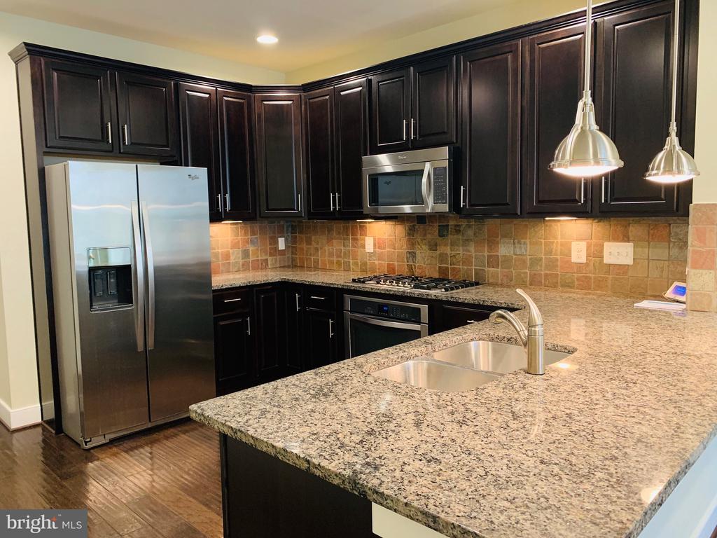2107 MAIN LINE BLVD #101