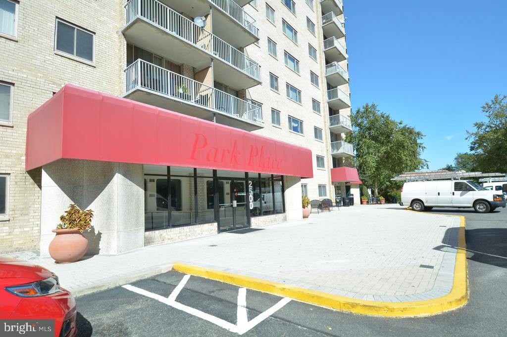 2500 N VAN DORN ST #1211