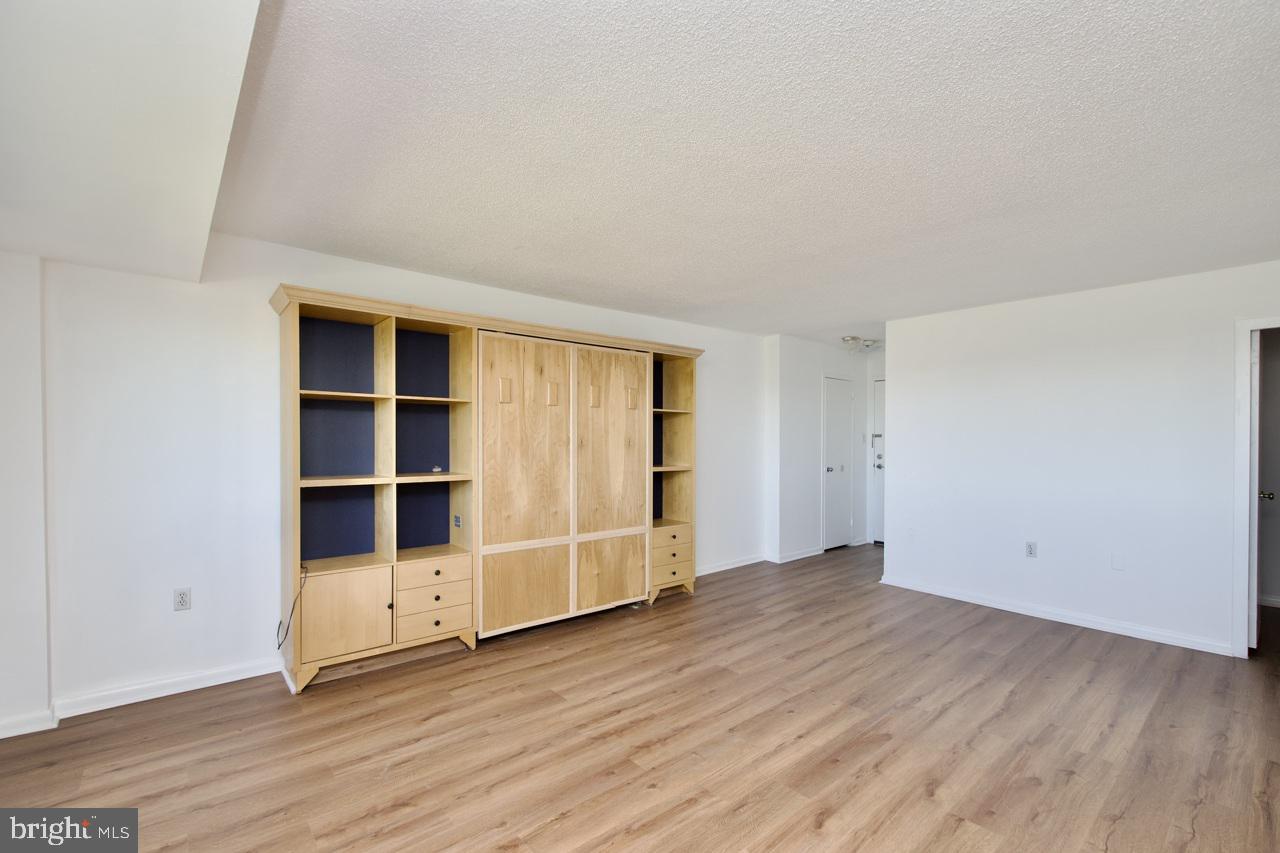 2500 N VAN DORN ST #1211