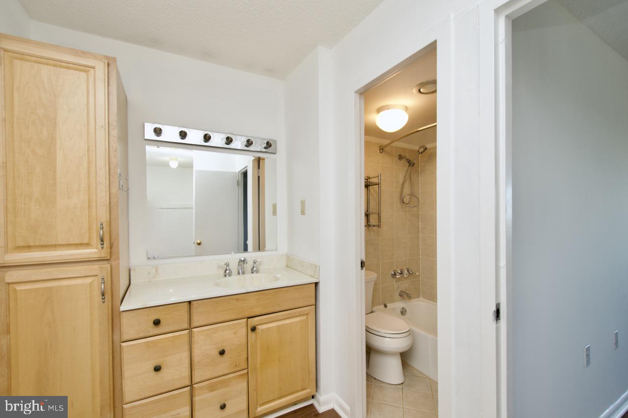 2500 N VAN DORN ST #1211