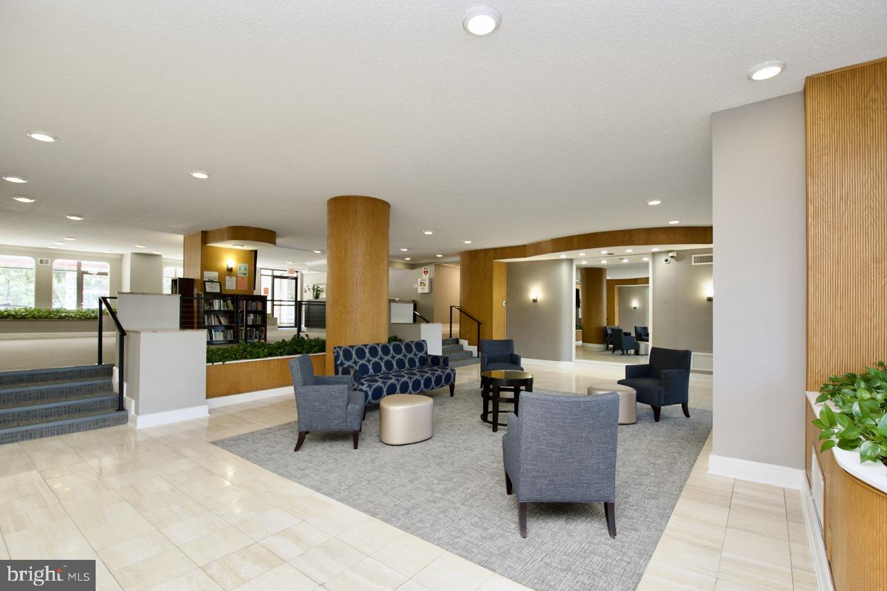 2500 N VAN DORN ST #1211