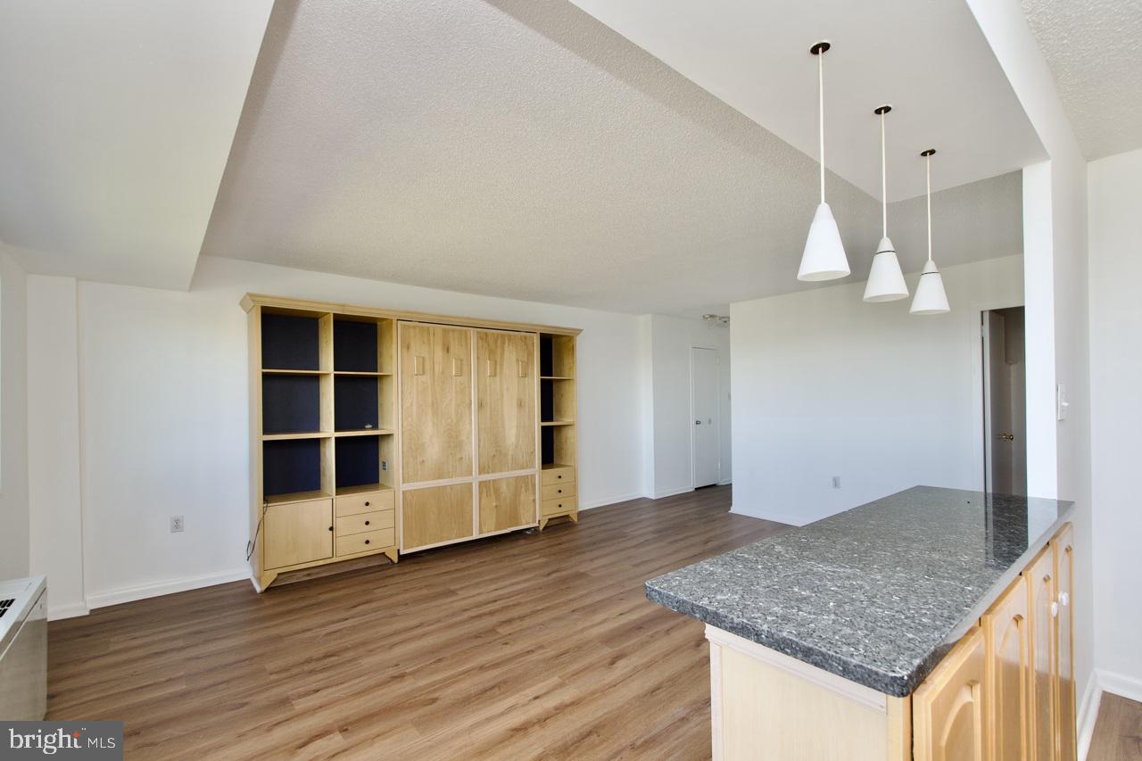 2500 N VAN DORN ST #1211
