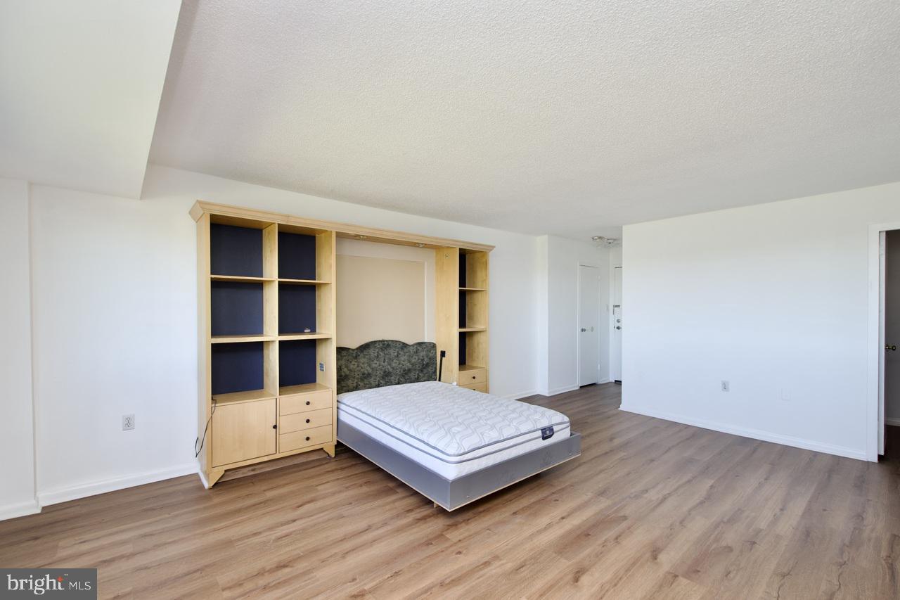 2500 N VAN DORN ST #1211