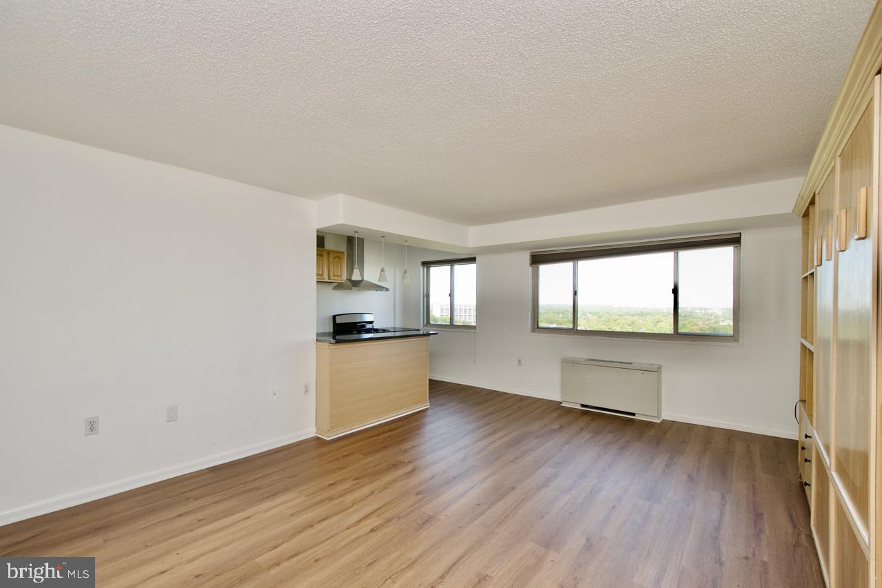 2500 N VAN DORN ST #1211