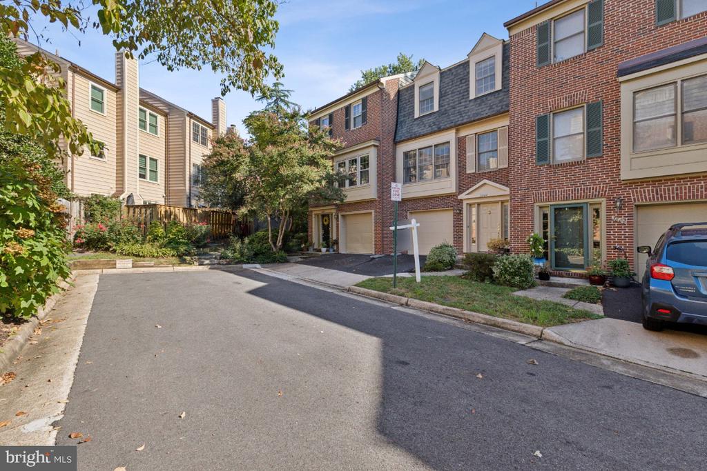 3804 VERMONT COURT