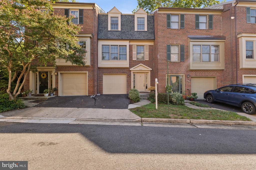 3804 VERMONT COURT