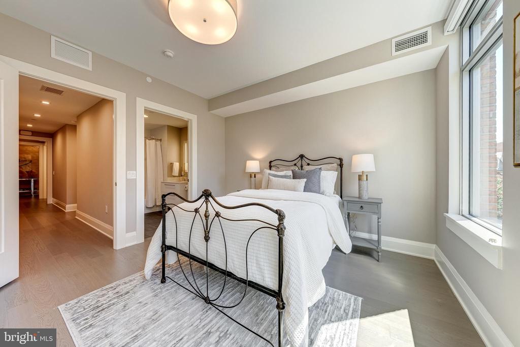 310 STRAND STREET Unit: 304