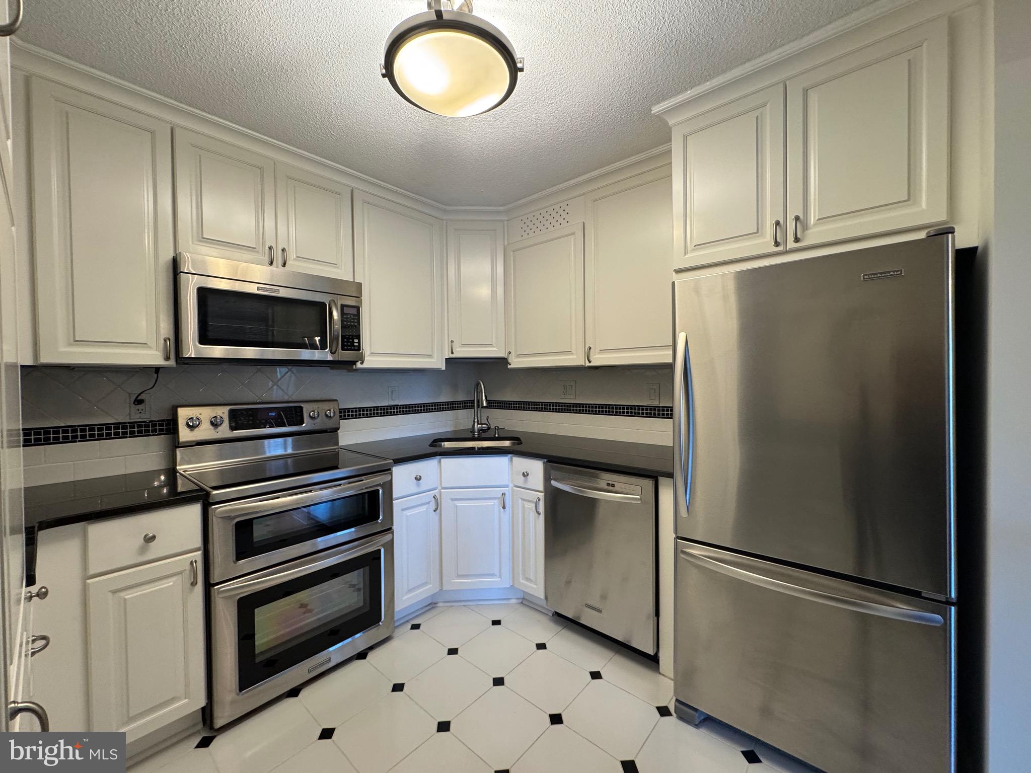 205 YOAKUM PARKWAY 916