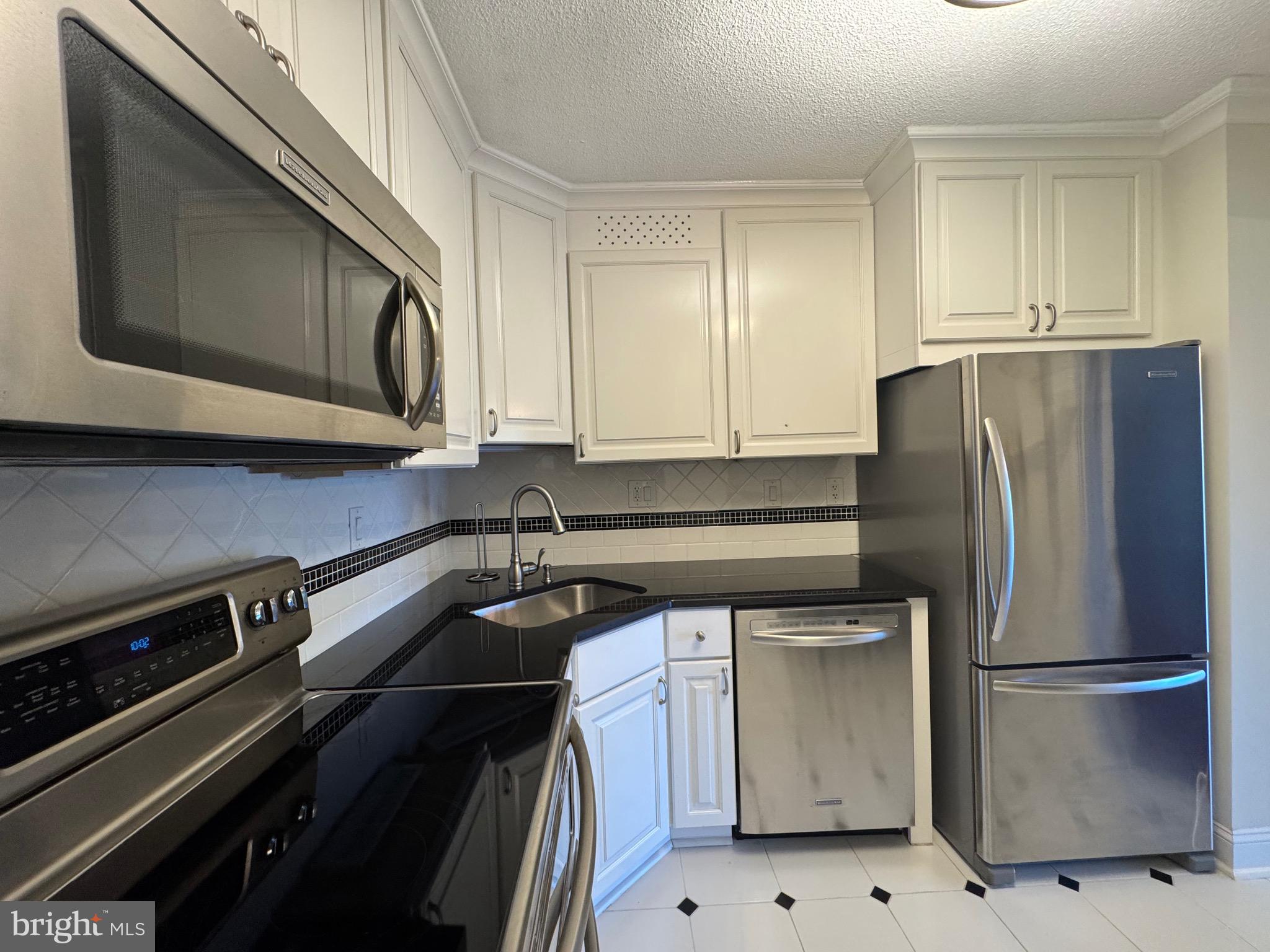 205 YOAKUM PARKWAY 916