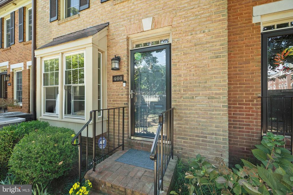 466 W GLEBE ROAD