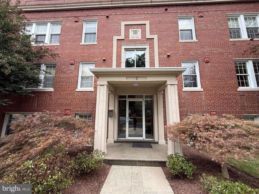 401 COMMONWEALTH AVENUE 22B 22B