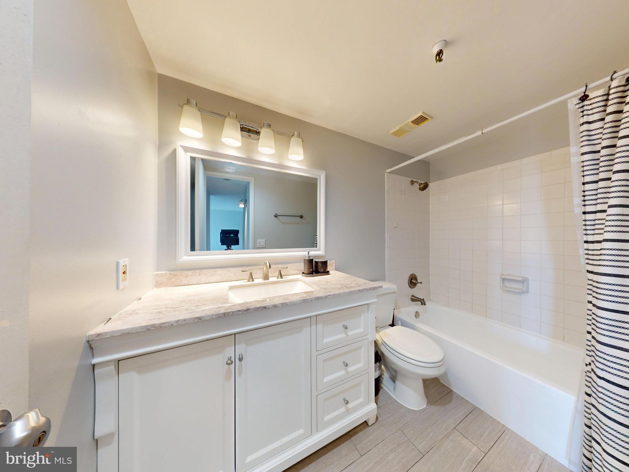 5911 EDSALL ROAD PH02