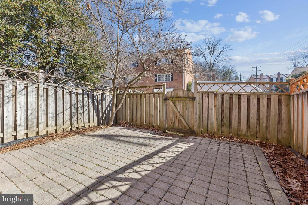 5422 WYCKLOW COURT