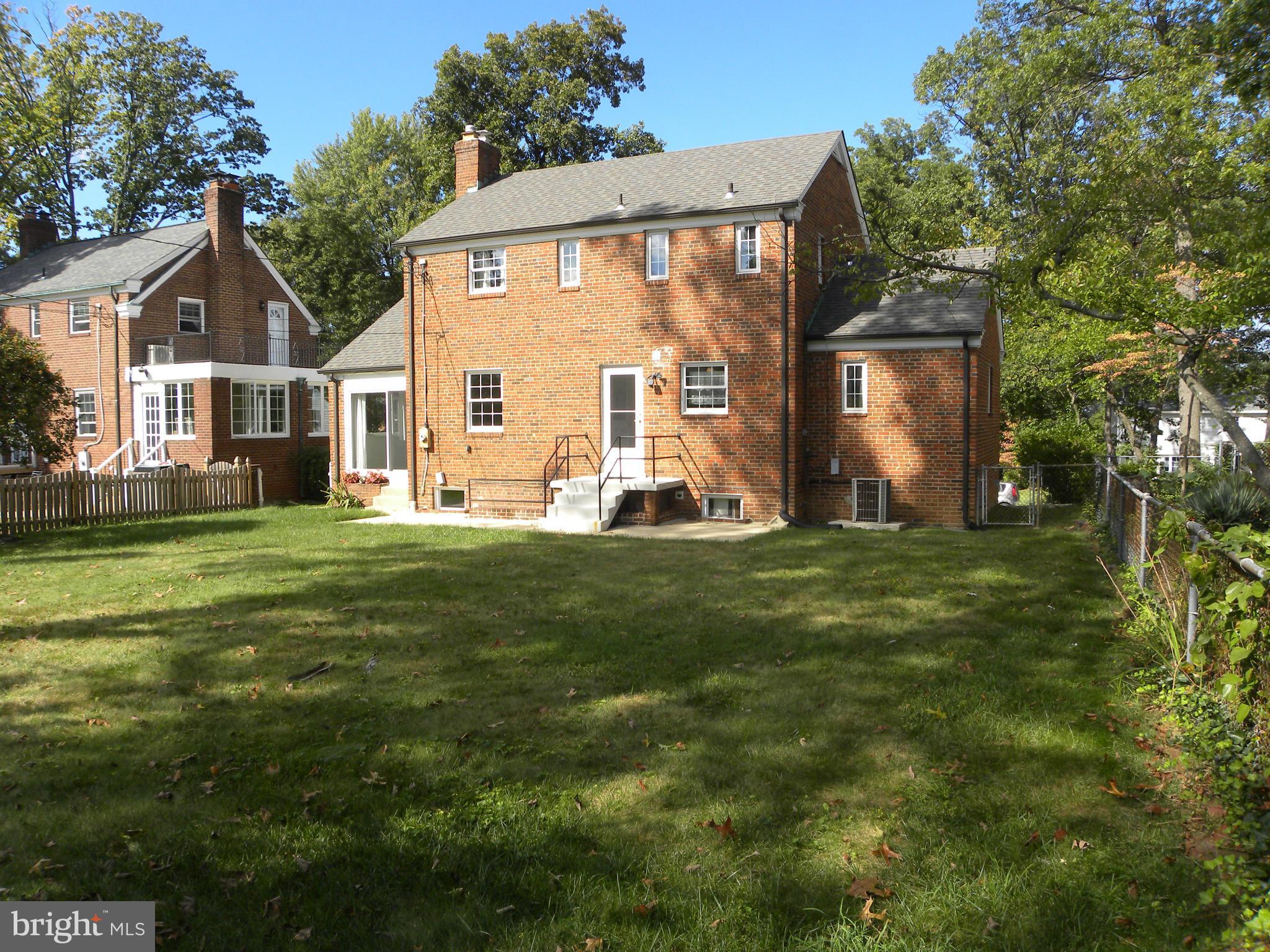 716 OVERLOOK DRIVE N
