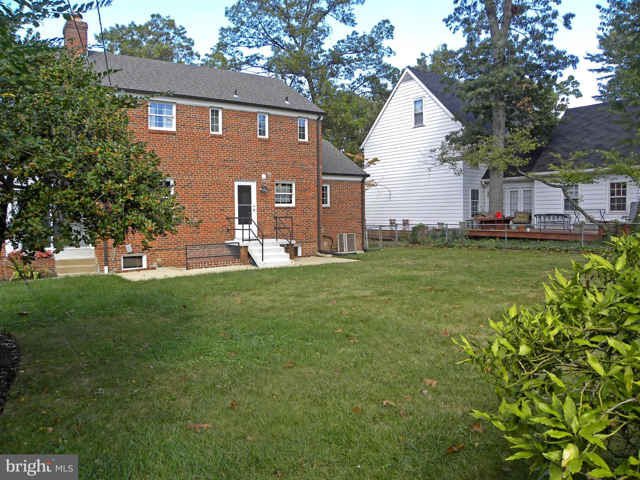 716 OVERLOOK DRIVE N