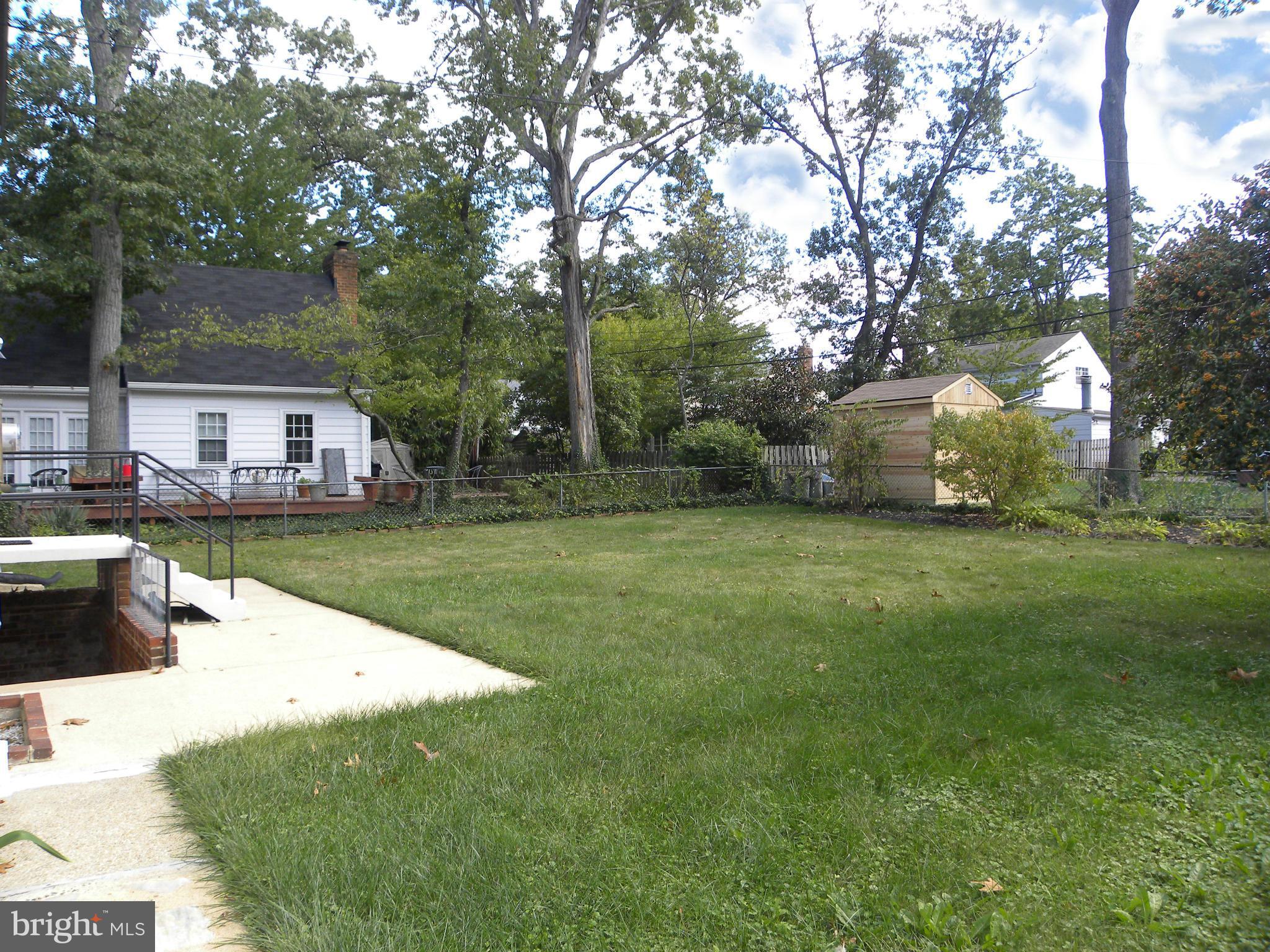 716 OVERLOOK DRIVE N