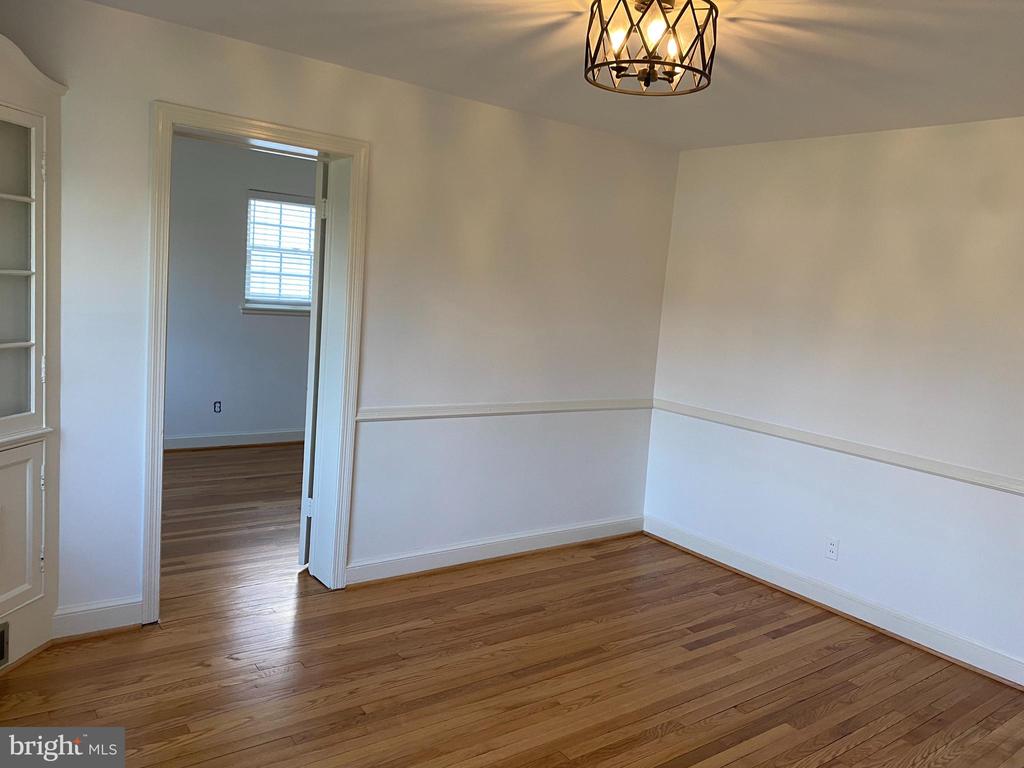 716 OVERLOOK DRIVE N
