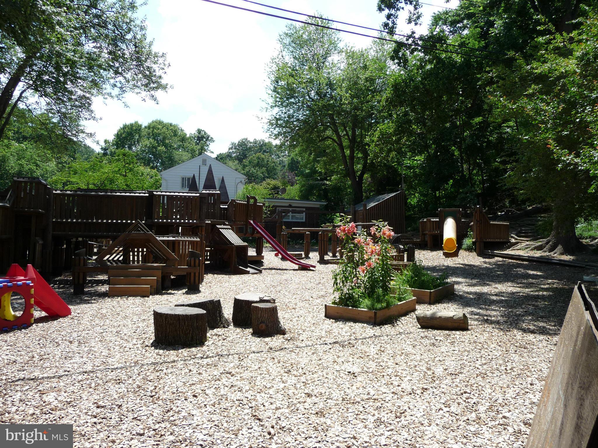 716 OVERLOOK DRIVE N