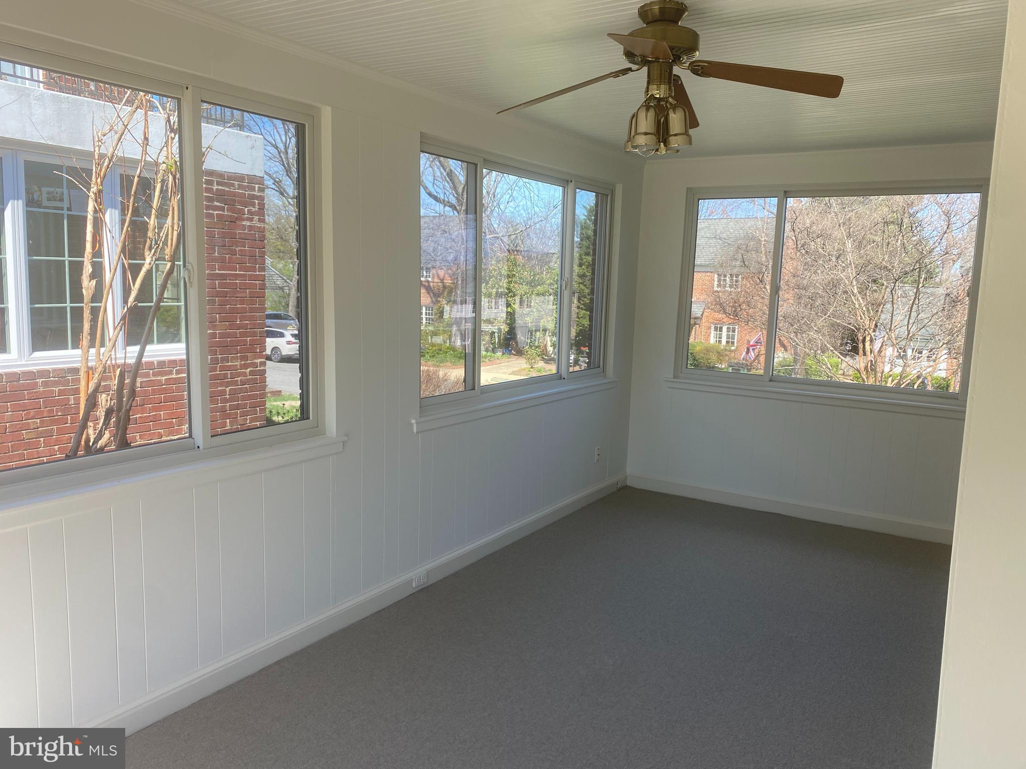 716 OVERLOOK DRIVE N
