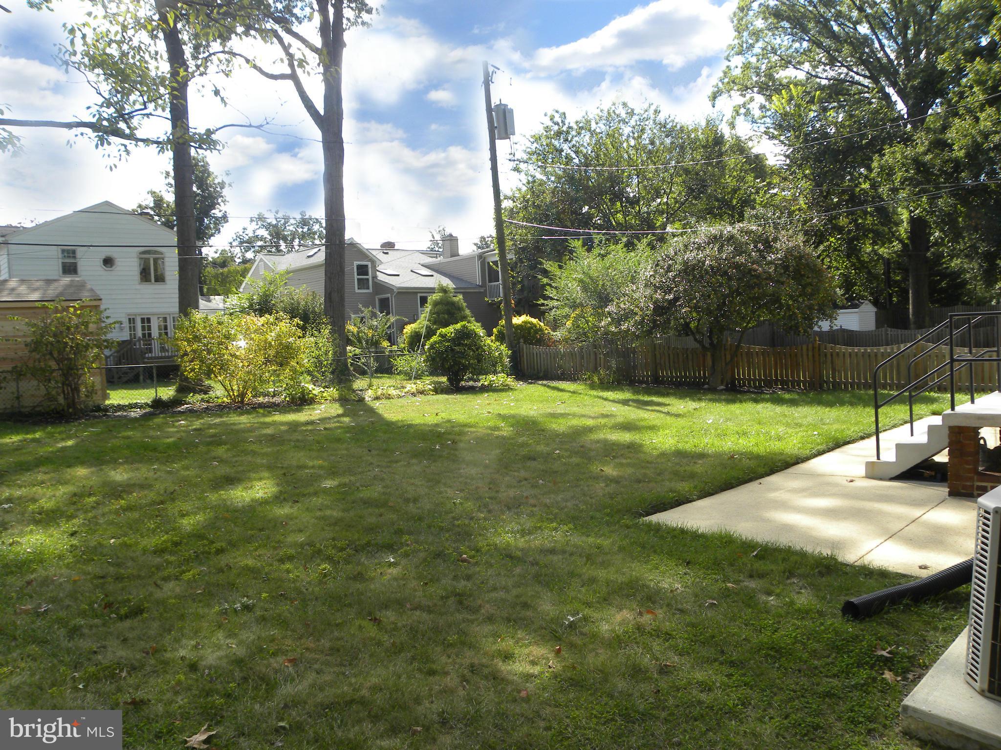716 OVERLOOK DRIVE N