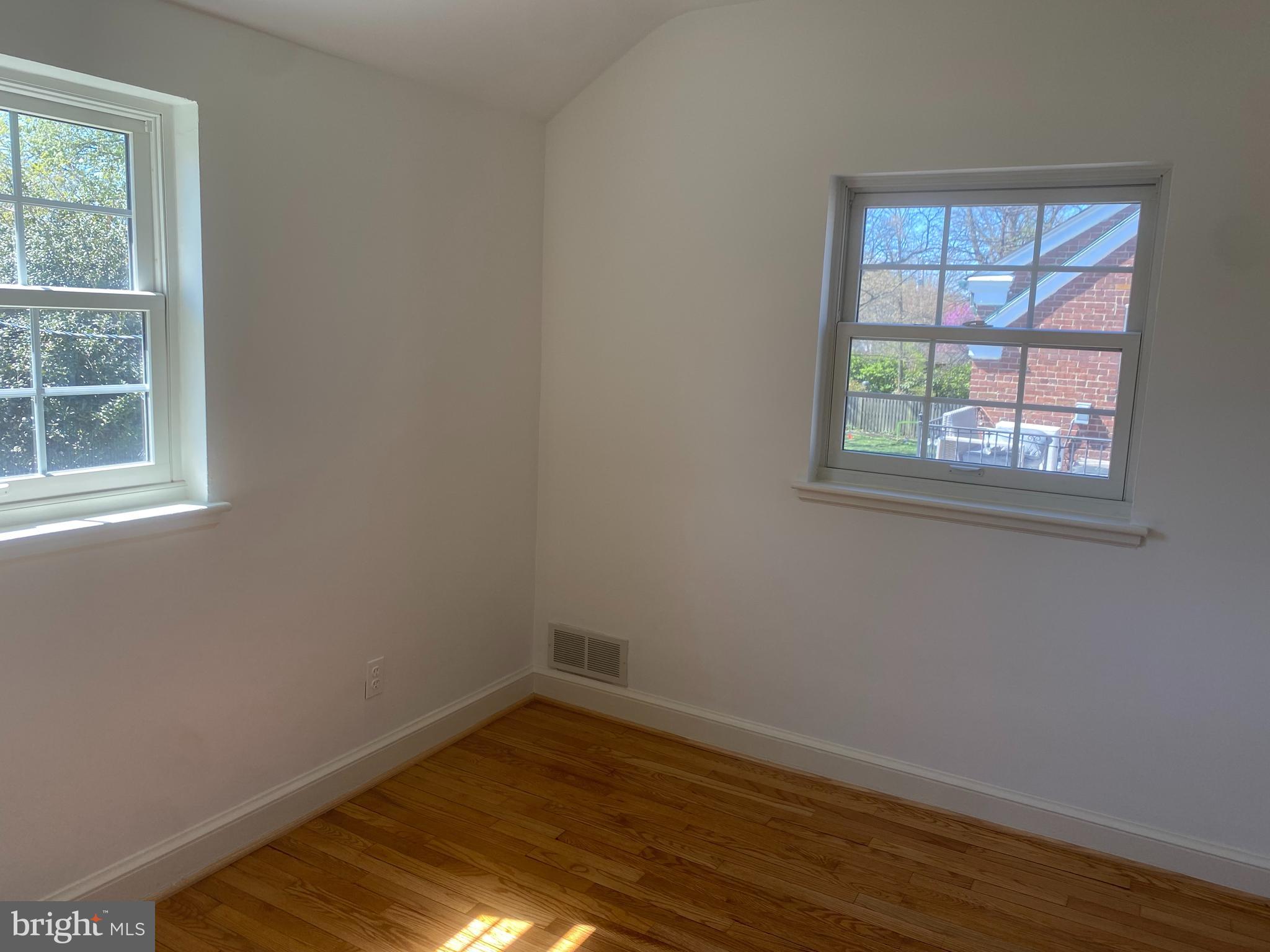 716 OVERLOOK DRIVE N