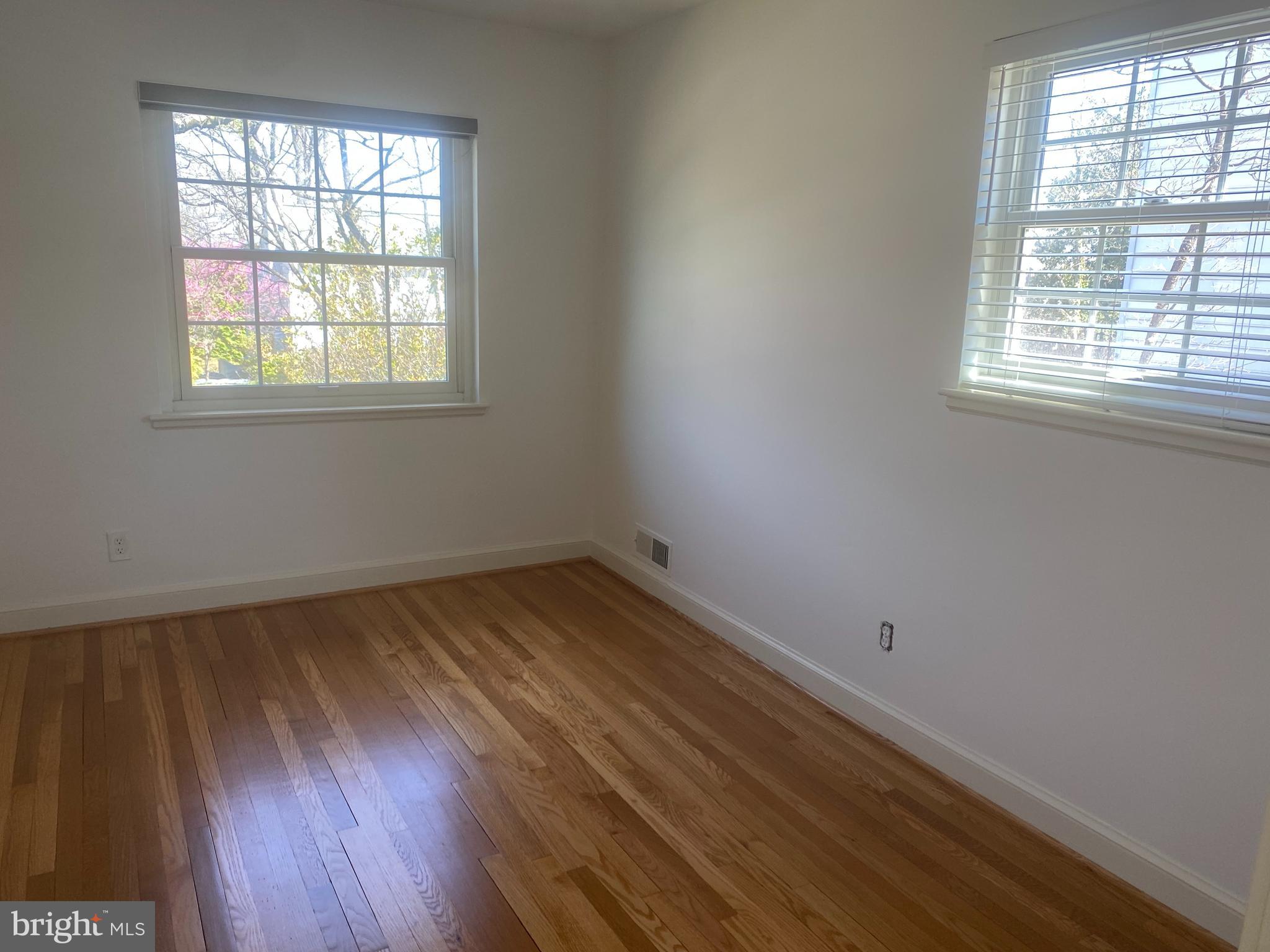 716 OVERLOOK DRIVE N