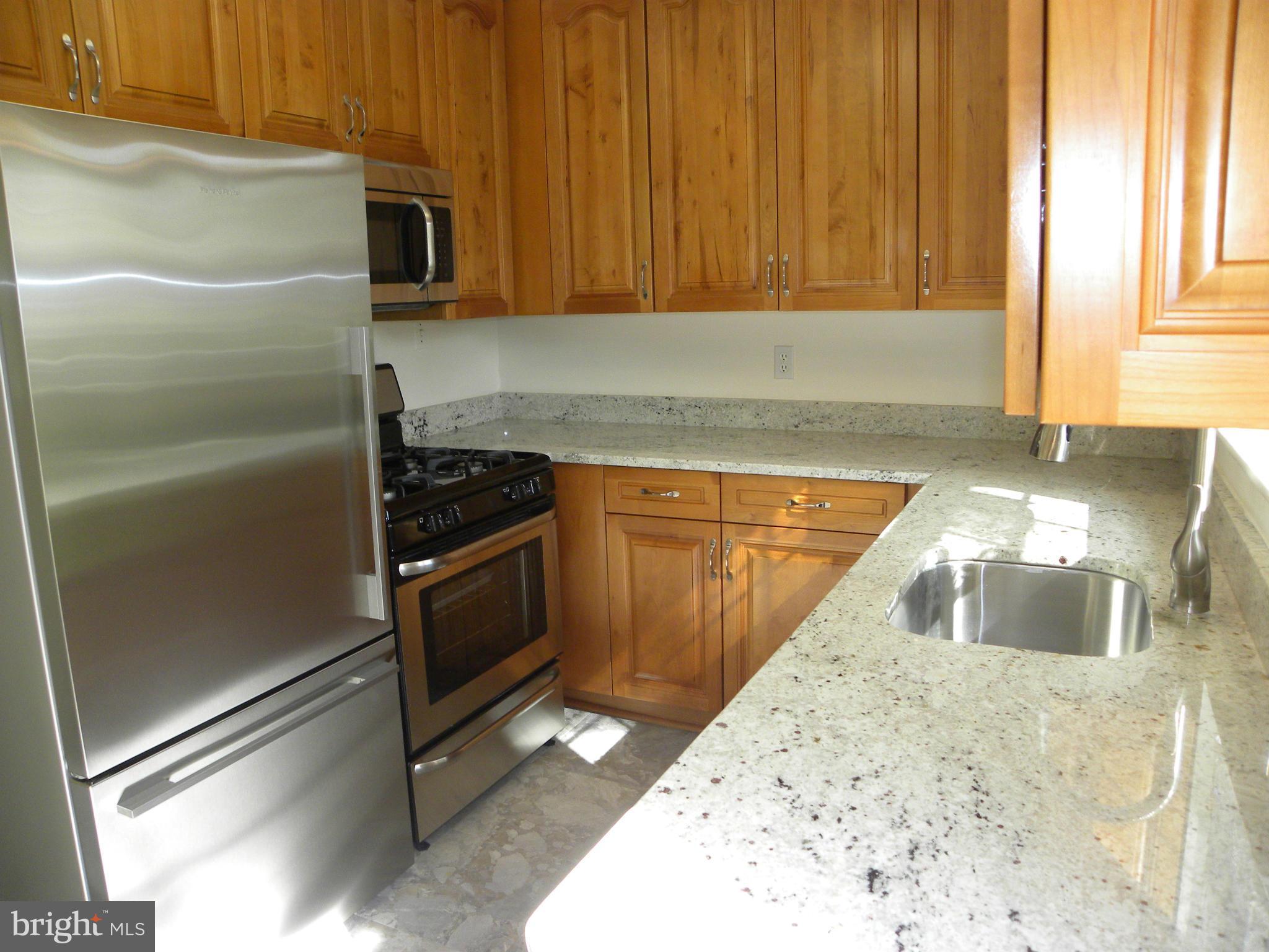 716 OVERLOOK DRIVE N
