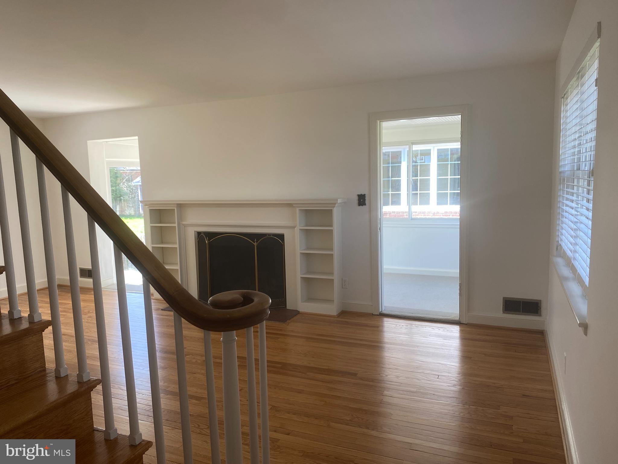 716 OVERLOOK DRIVE N