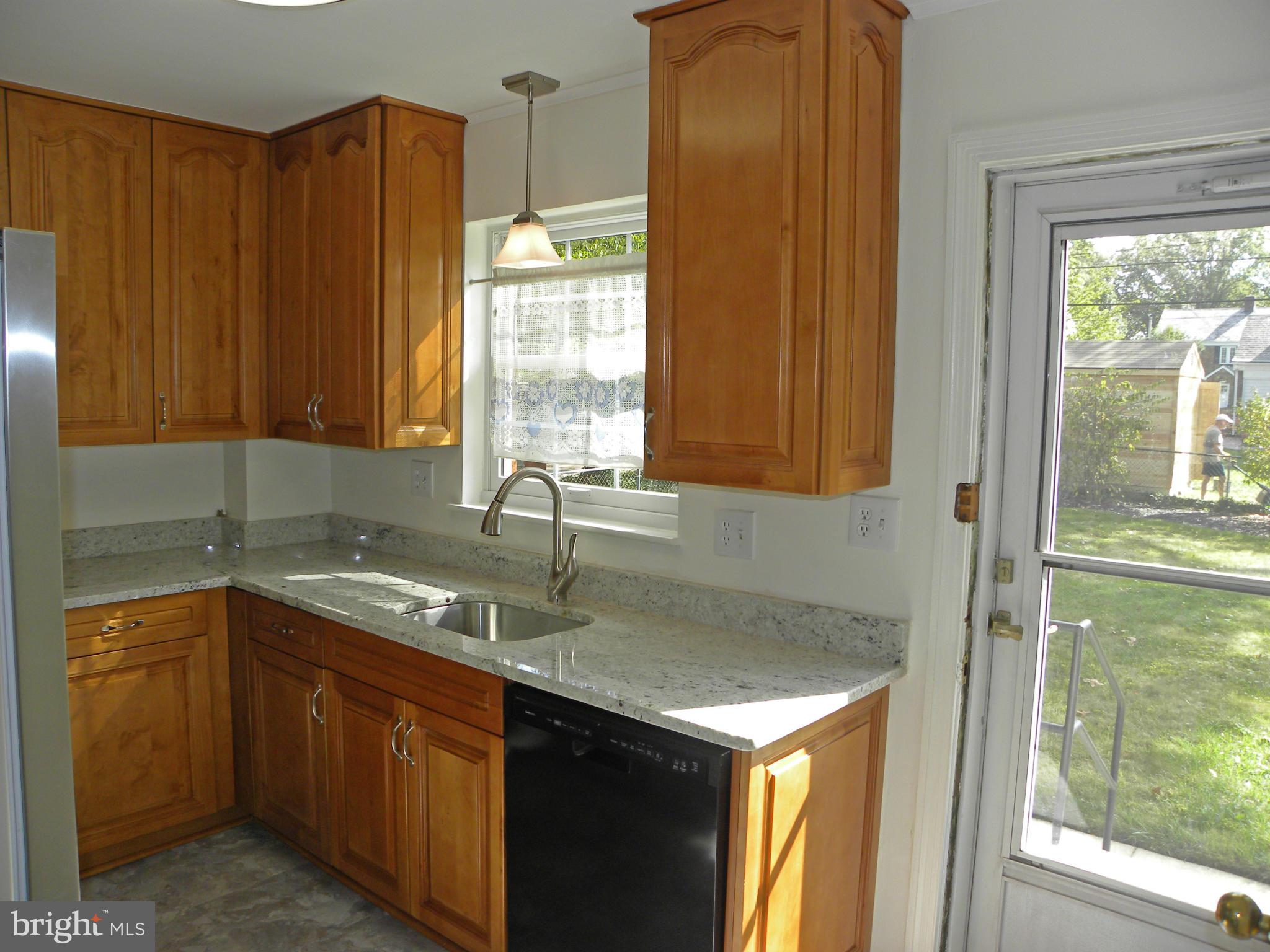 716 OVERLOOK DRIVE N