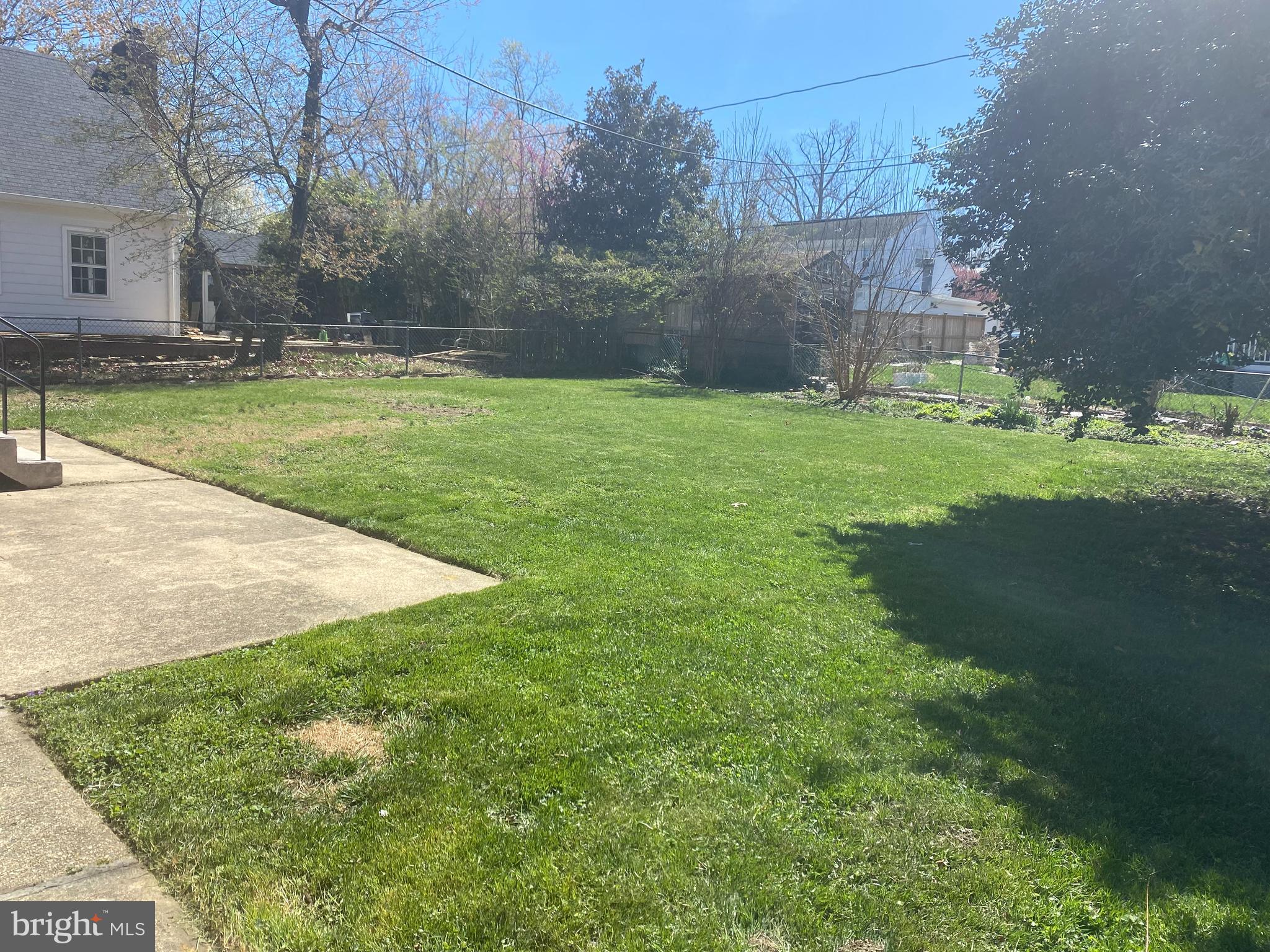 716 OVERLOOK DRIVE N