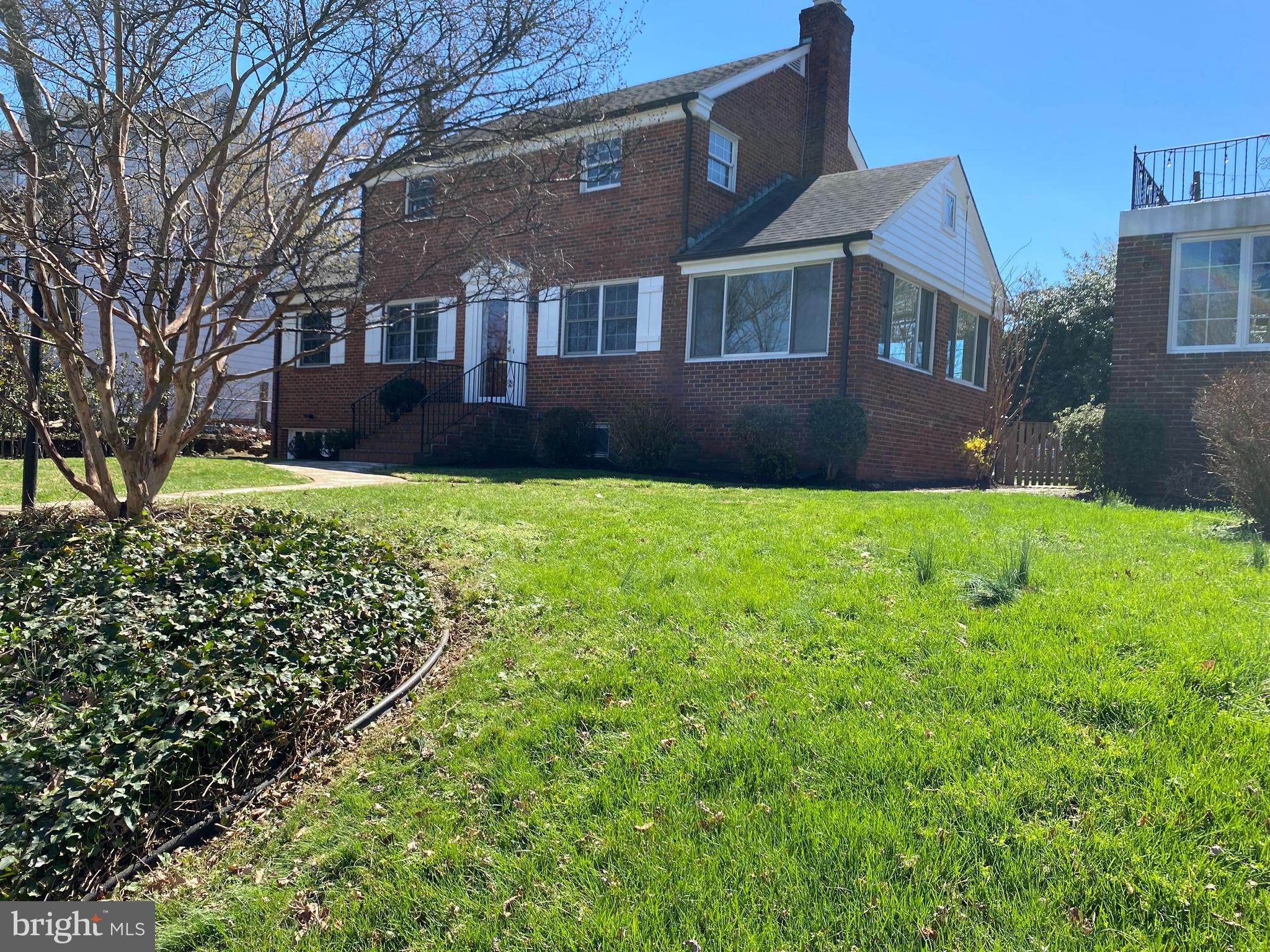 716 OVERLOOK DRIVE N