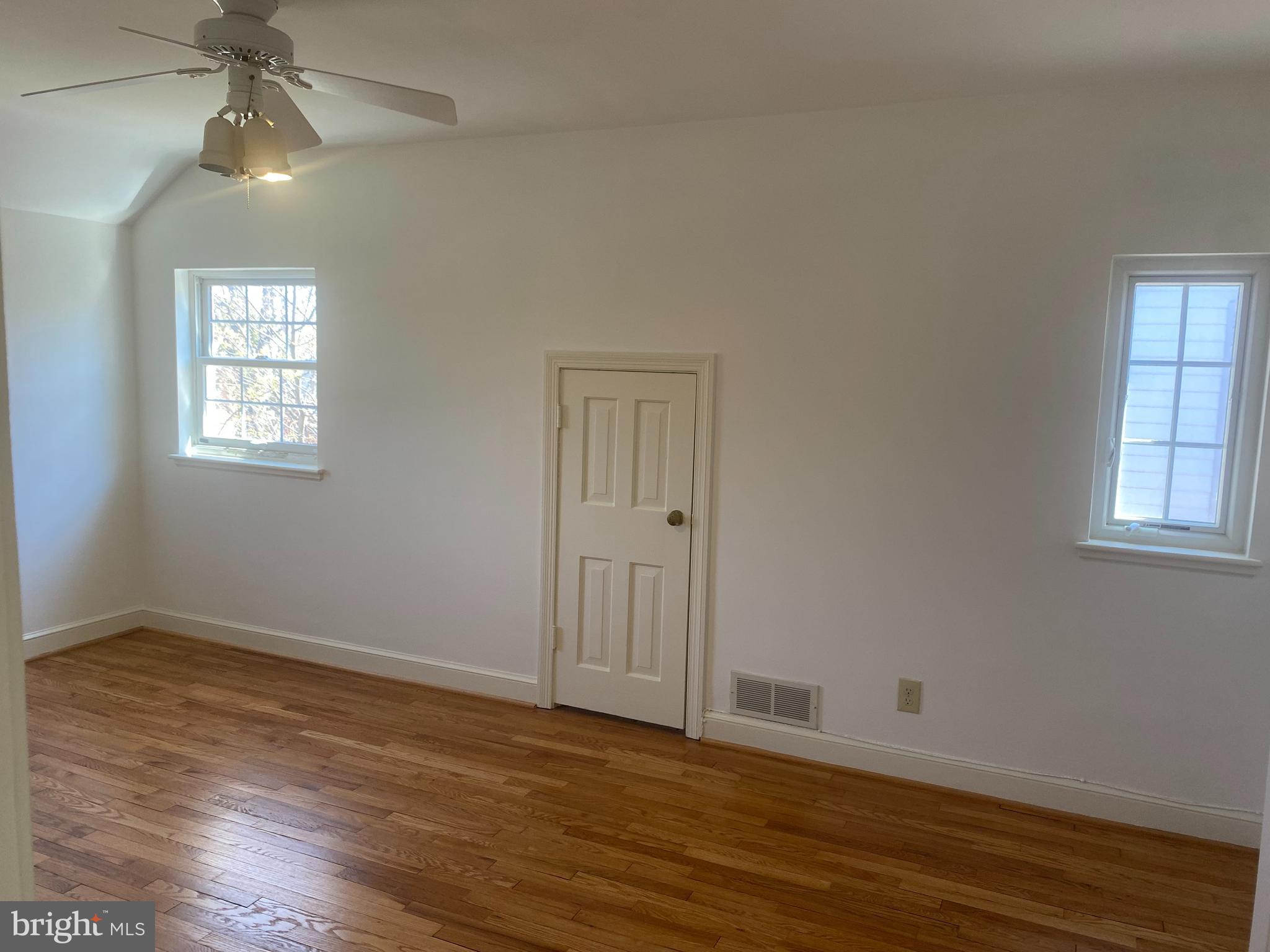 716 OVERLOOK DRIVE N