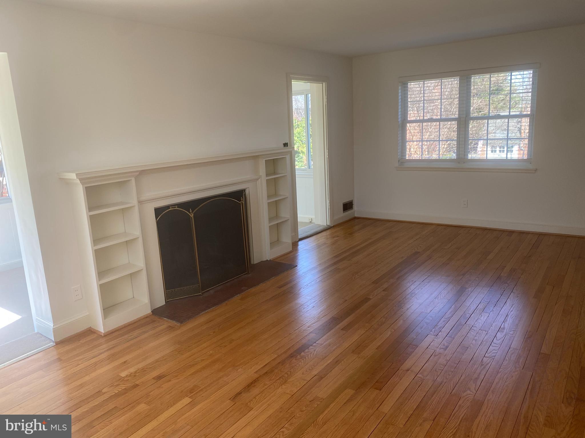 716 OVERLOOK DRIVE N