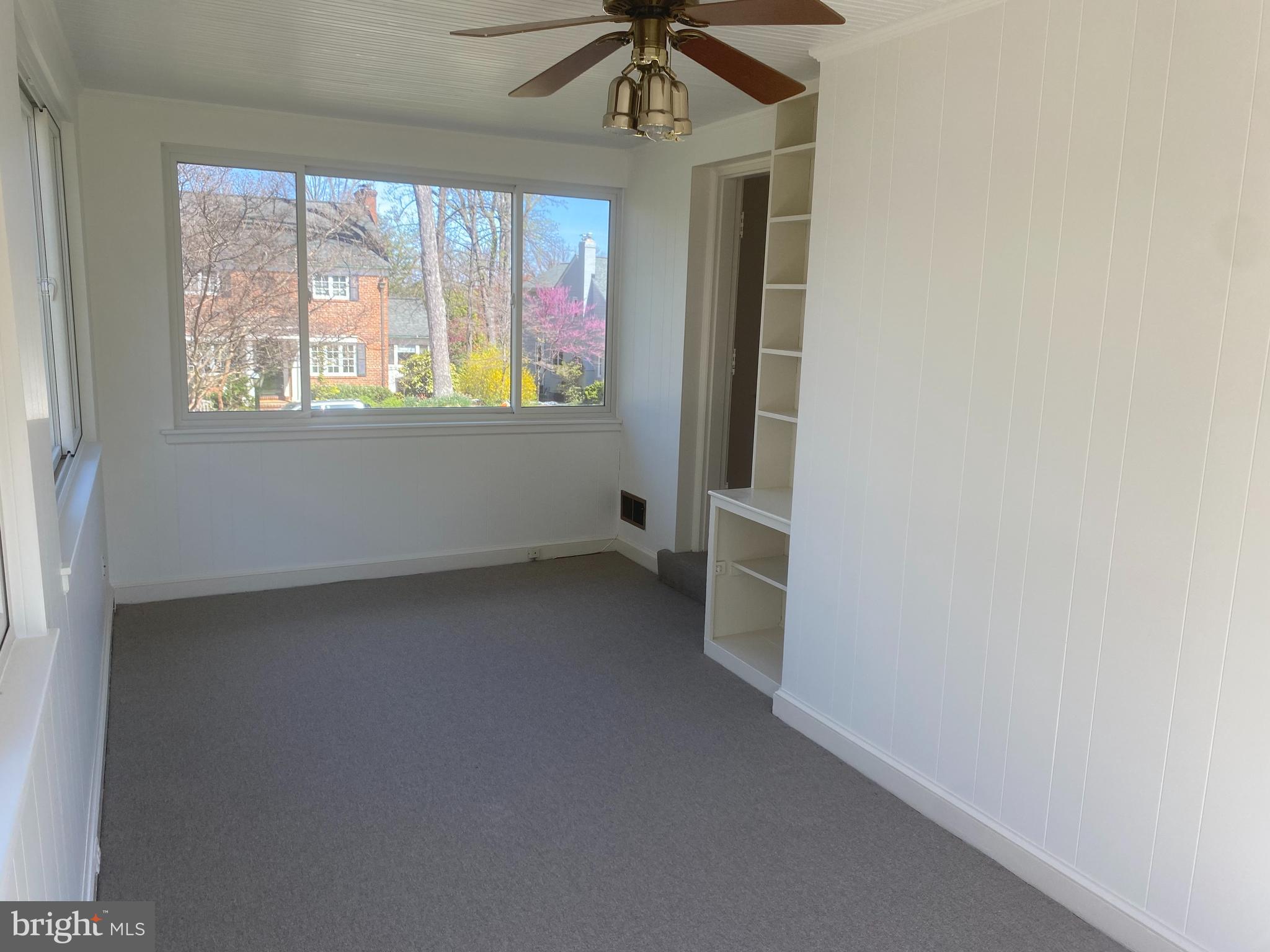 716 OVERLOOK DRIVE N