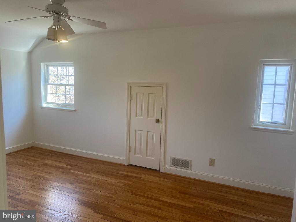 716 OVERLOOK DRIVE N