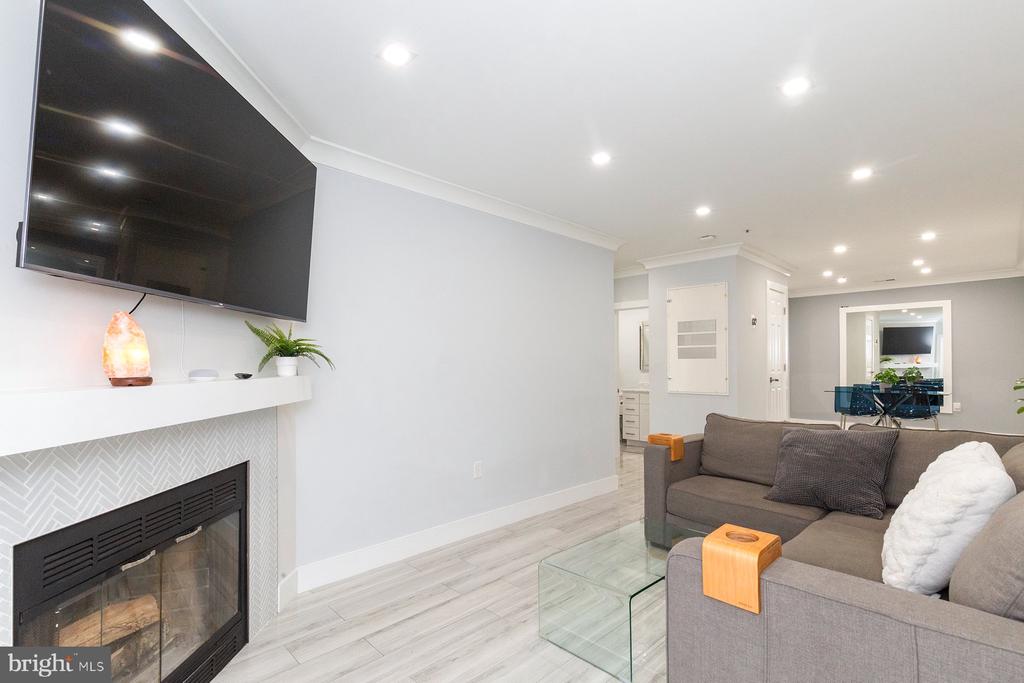255 S PICKETT STREET S 101