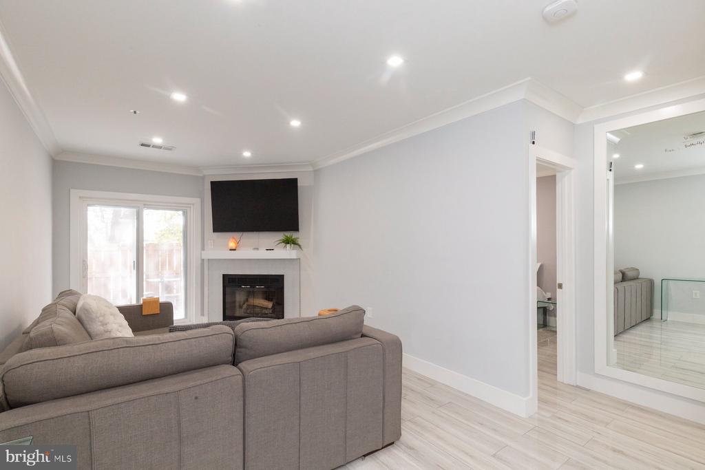 255 S PICKETT STREET S 101