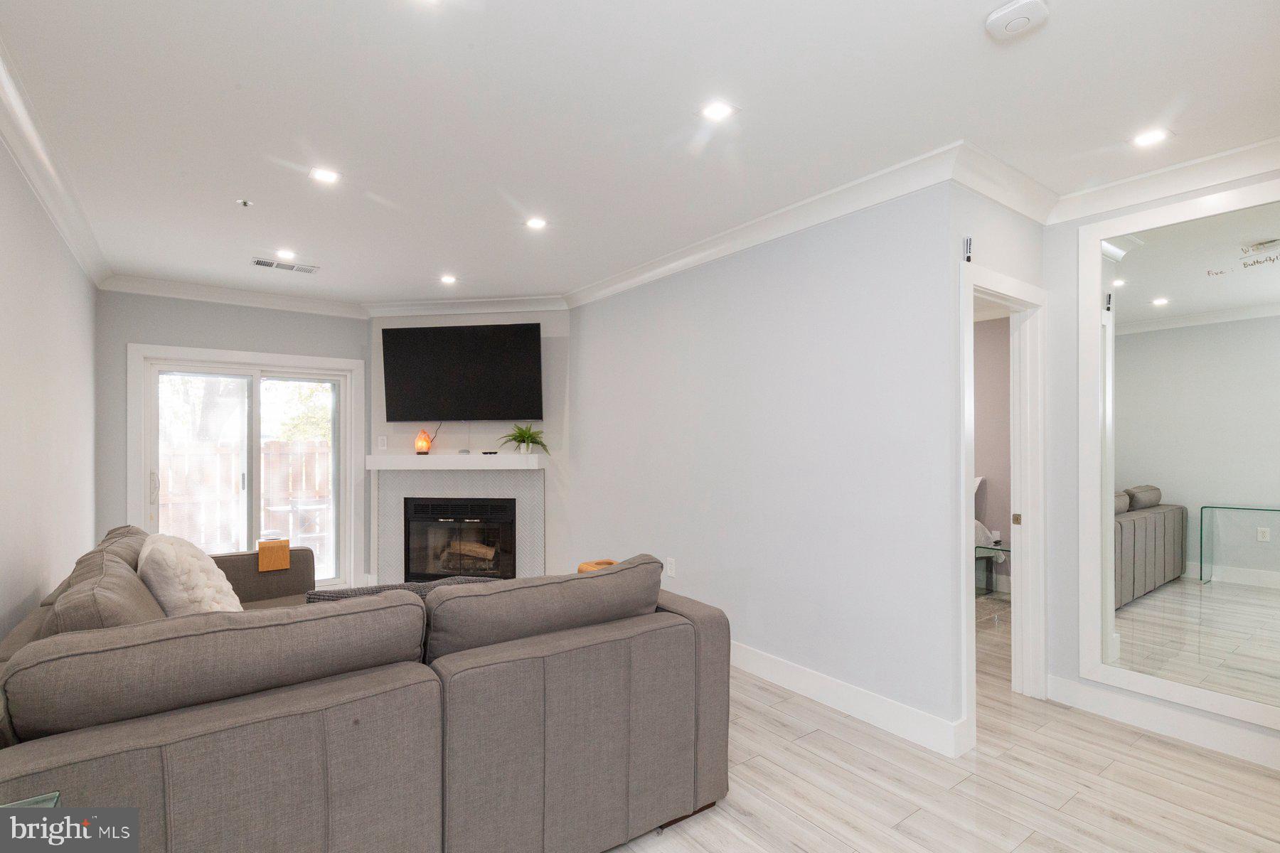 255 S PICKETT STREET S 101