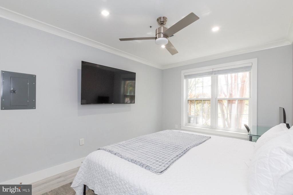 255 S PICKETT STREET S 101