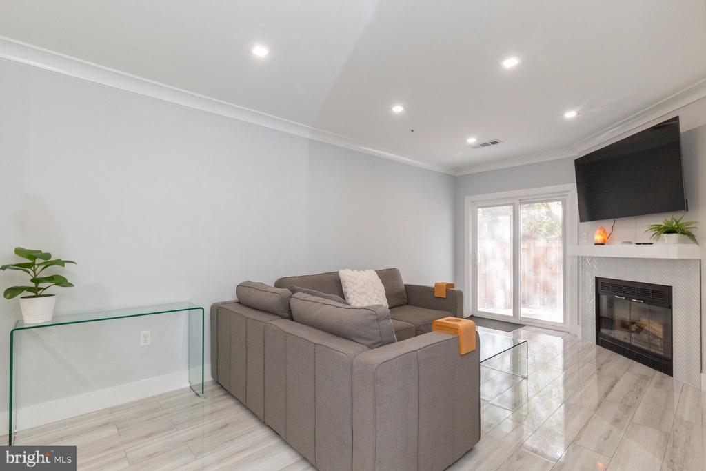 255 S PICKETT STREET S 101