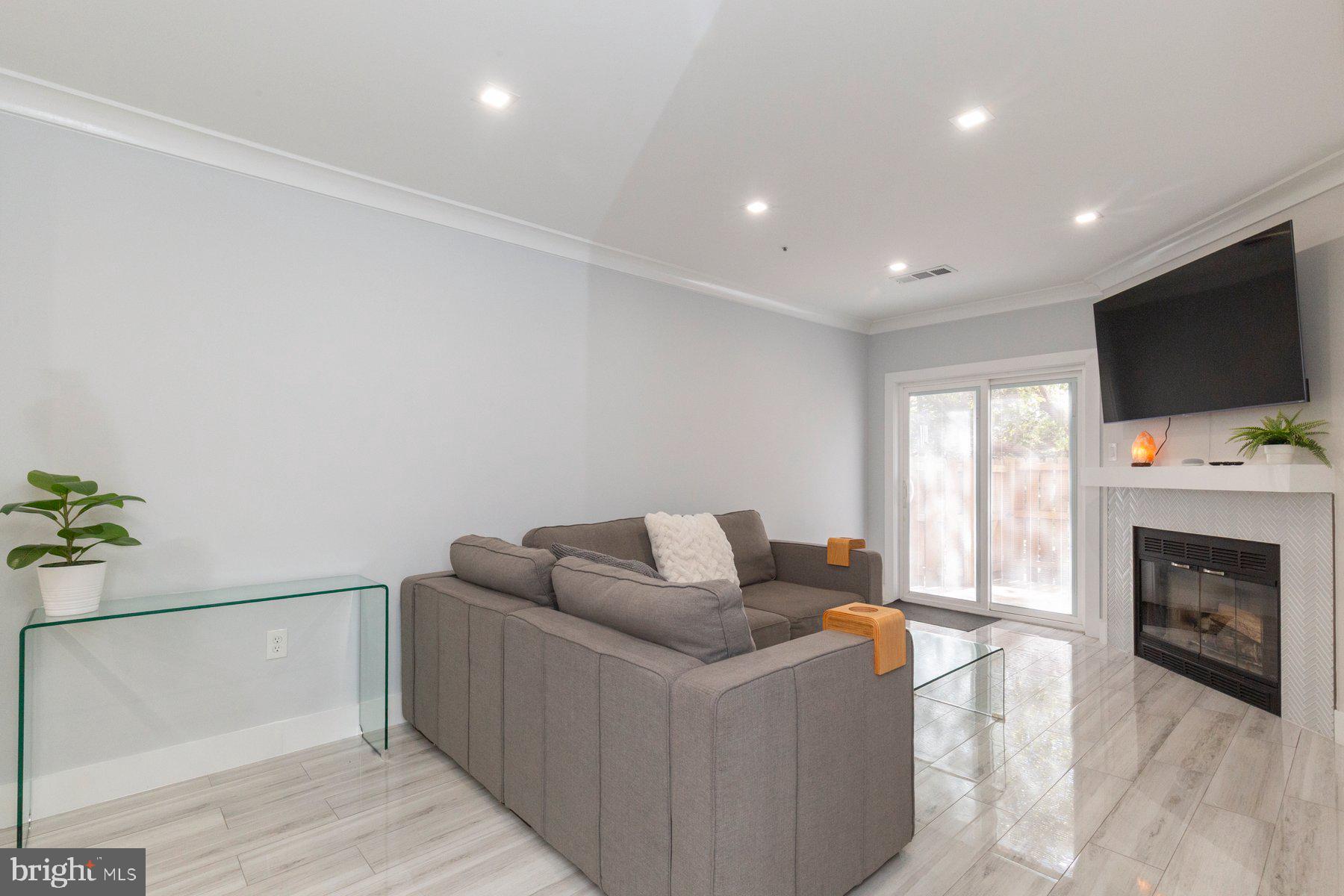 255 S PICKETT STREET S 101