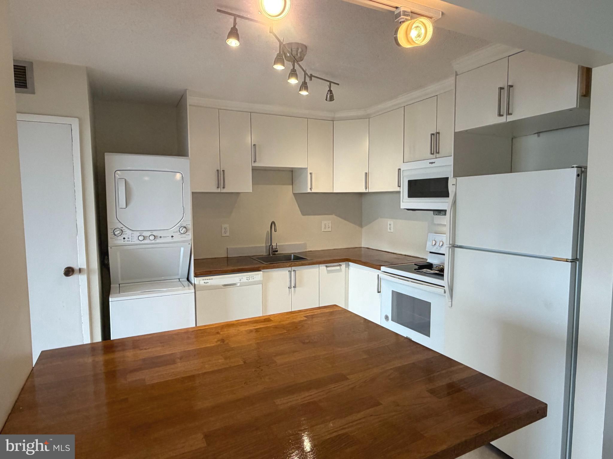 250 S REYNOLDS STREET 805