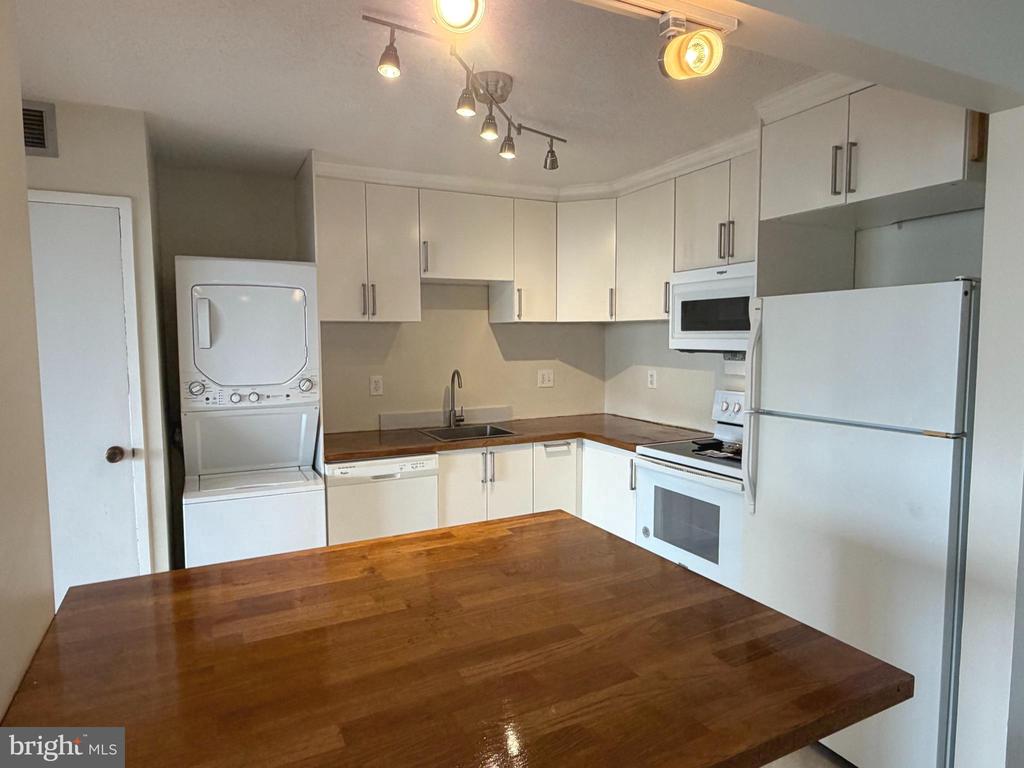 250 S REYNOLDS STREET 805