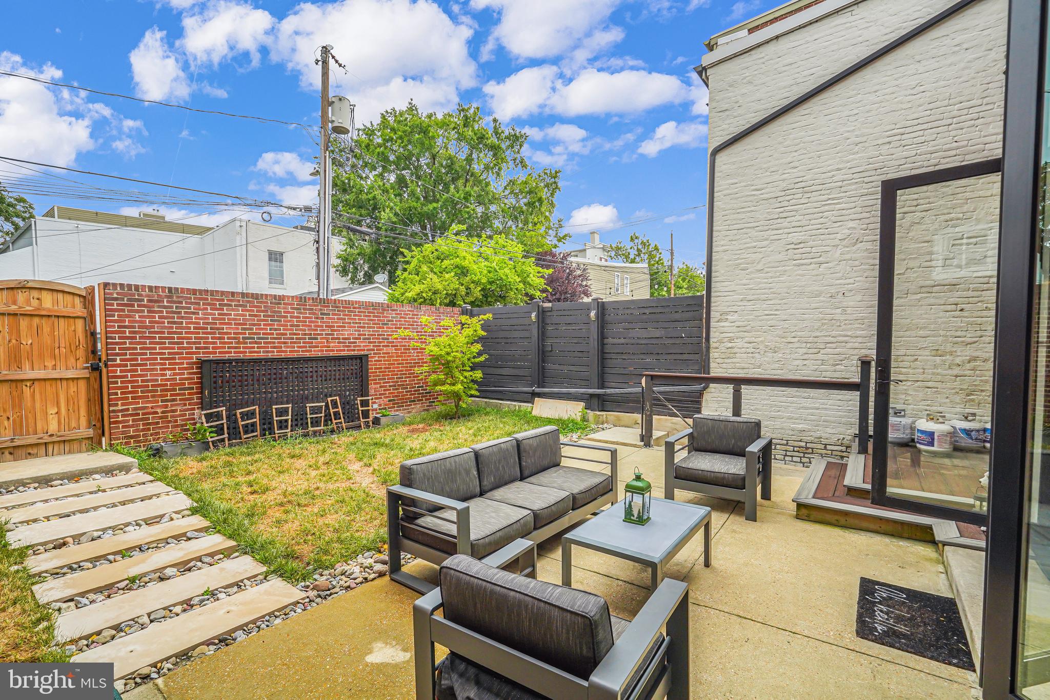 1015 DUKE STREET