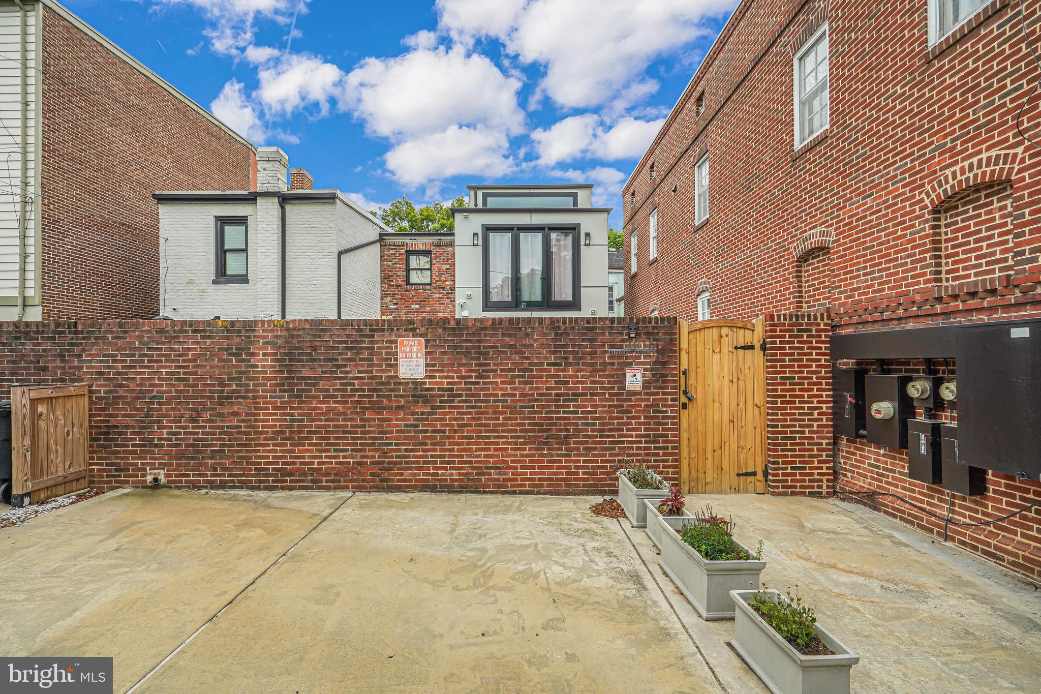 1015 DUKE STREET